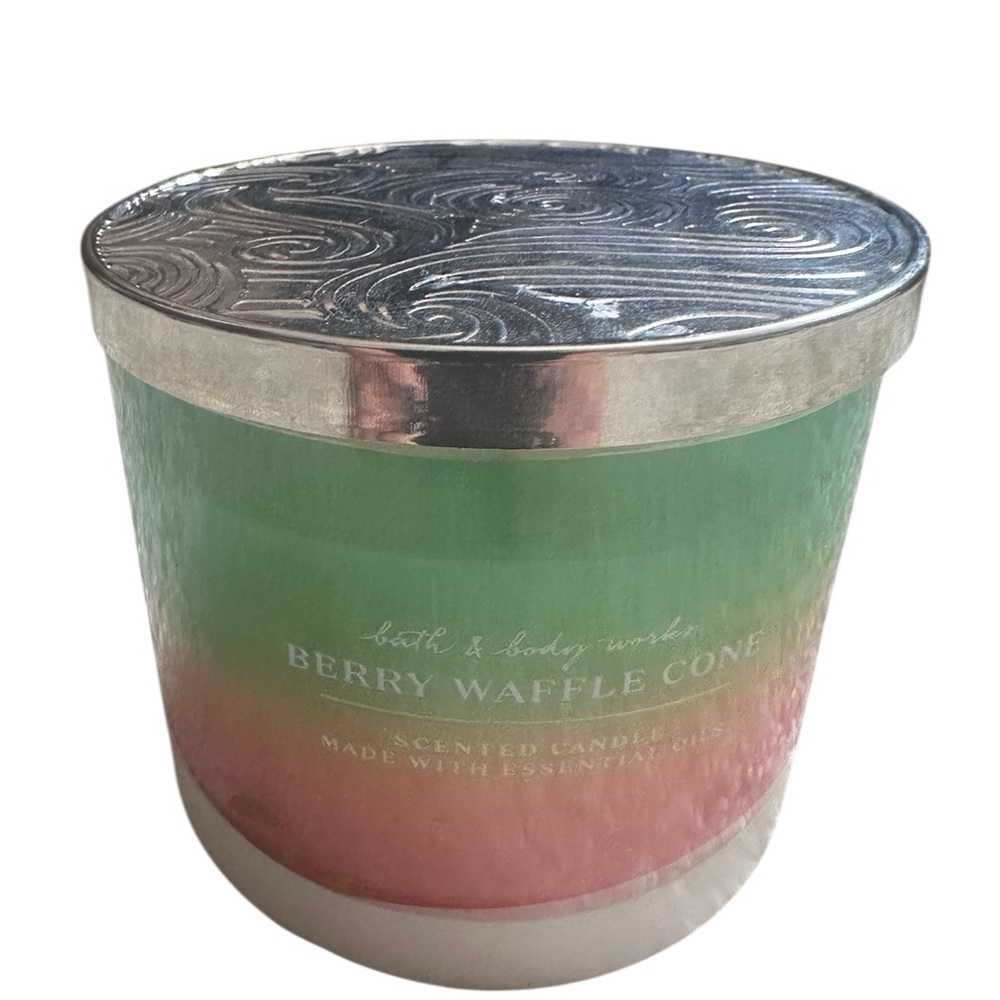 Bath & Body Works Berry Waffle Cone Candle NEW